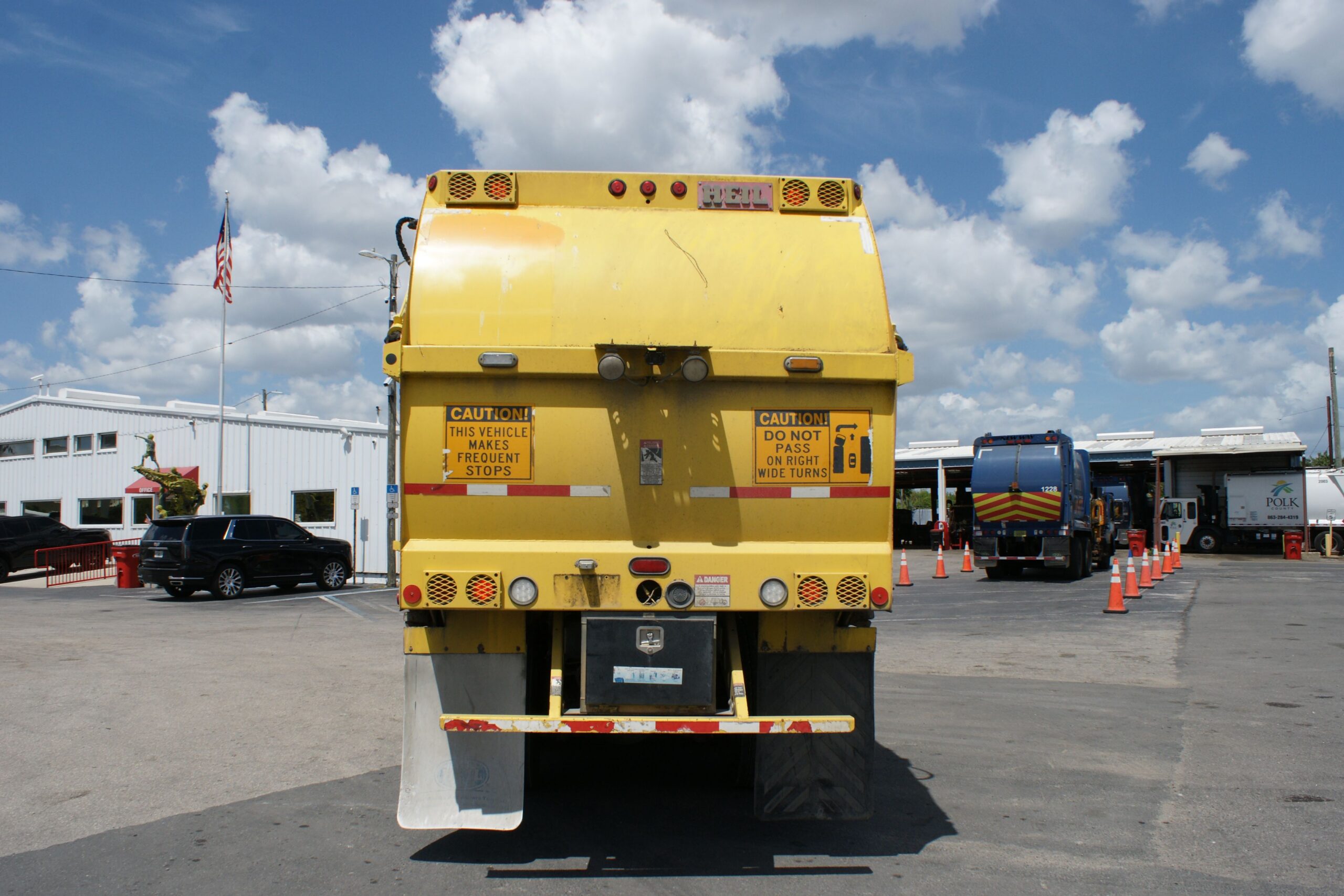 201620Mack20Side20Loader20110399206