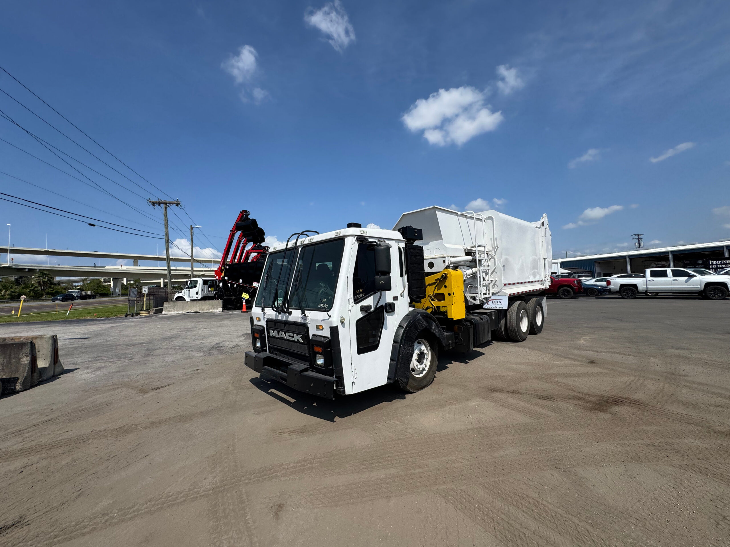 201720Mack20Side20Loader20109097202