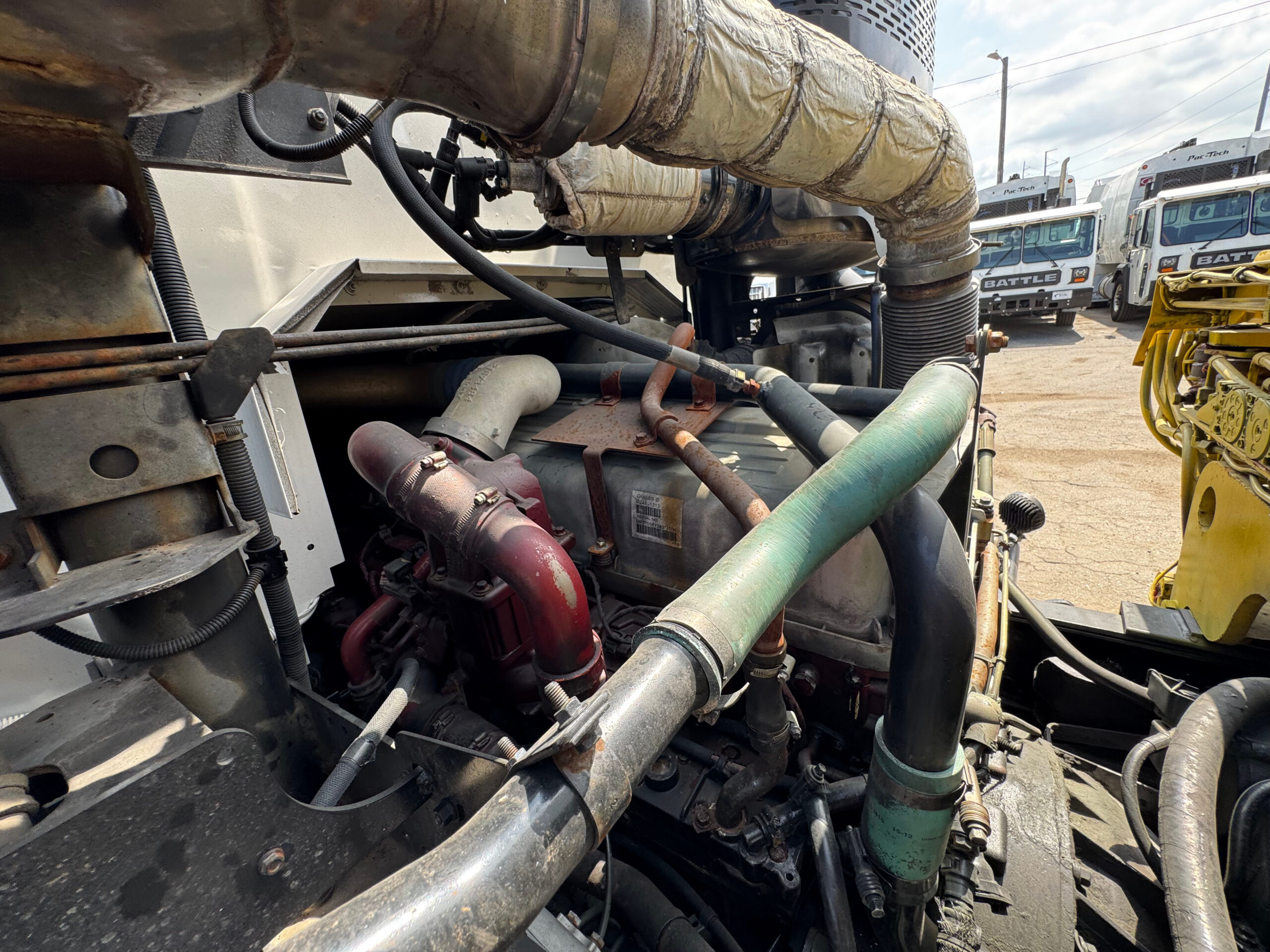 201720Mack20Side20Loader20109097206
