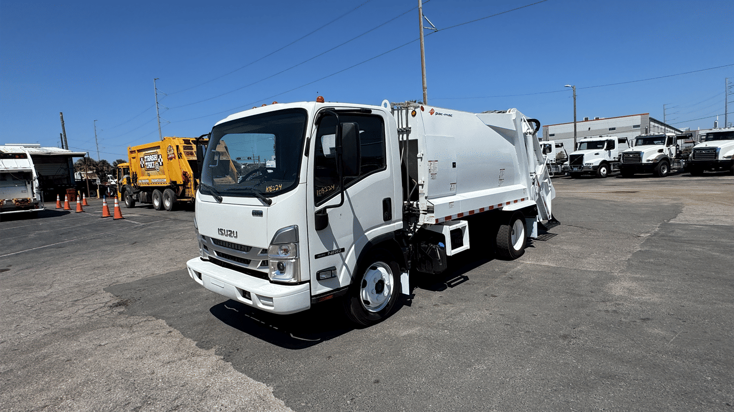 20_2022_isuzu_rear_loader_garbage_truck_108224_5