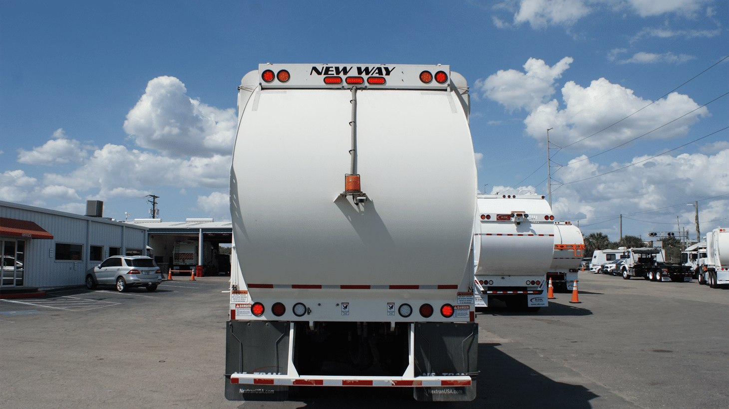 20_2023_mack_side_loader_garbage_truck_108493_9