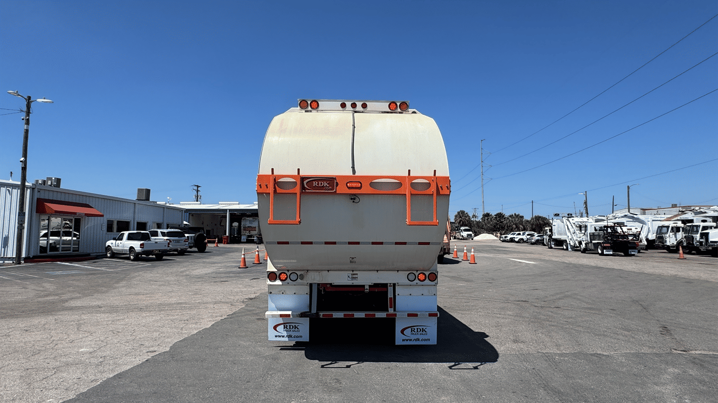 20_2024_battle_motors_side_loader_garbage_truck_108798_7