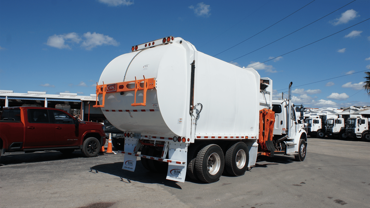 21_2022_freightliner_side_loader_garbage_truck_108141_8