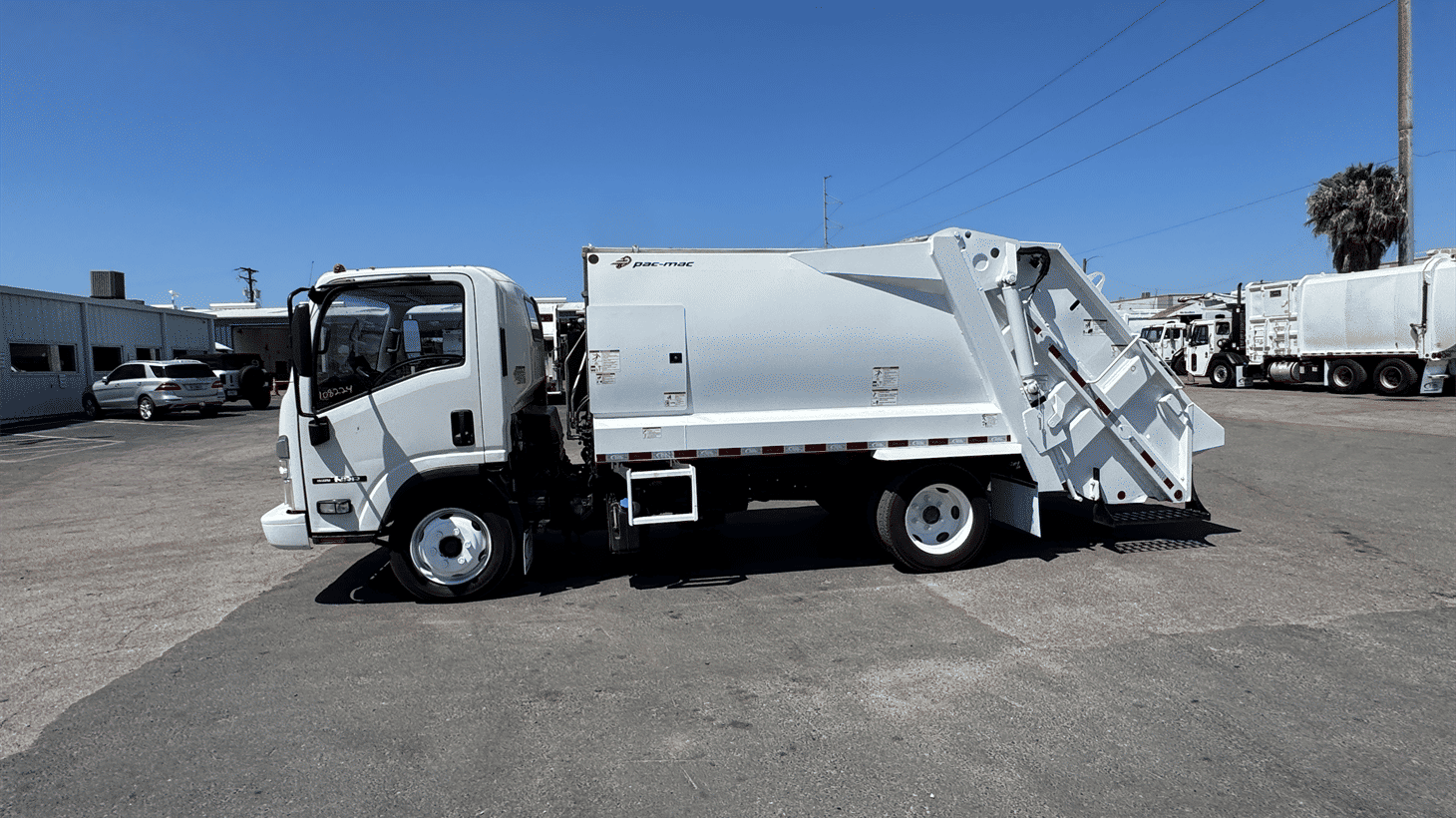 21_2022_isuzu_rear_loader_garbage_truck_108224_6