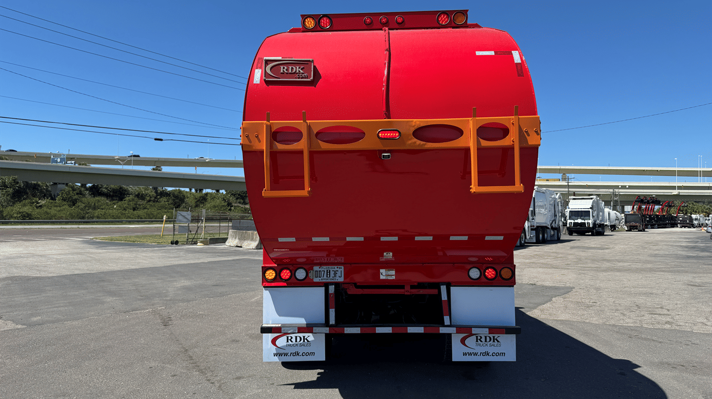 21_2024_battle_motors_side_loader_garbage_truck_108553_8
