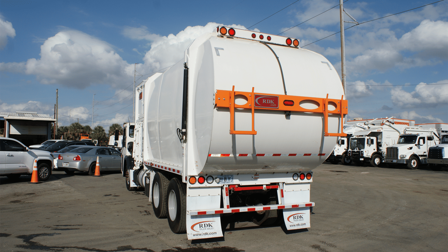 21_2024_battle_motors_side_loader_garbage_truck_109275_9