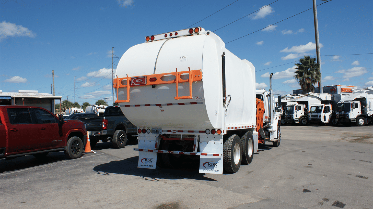 22_2022_freightliner_side_loader_garbage_truck_108141_9
