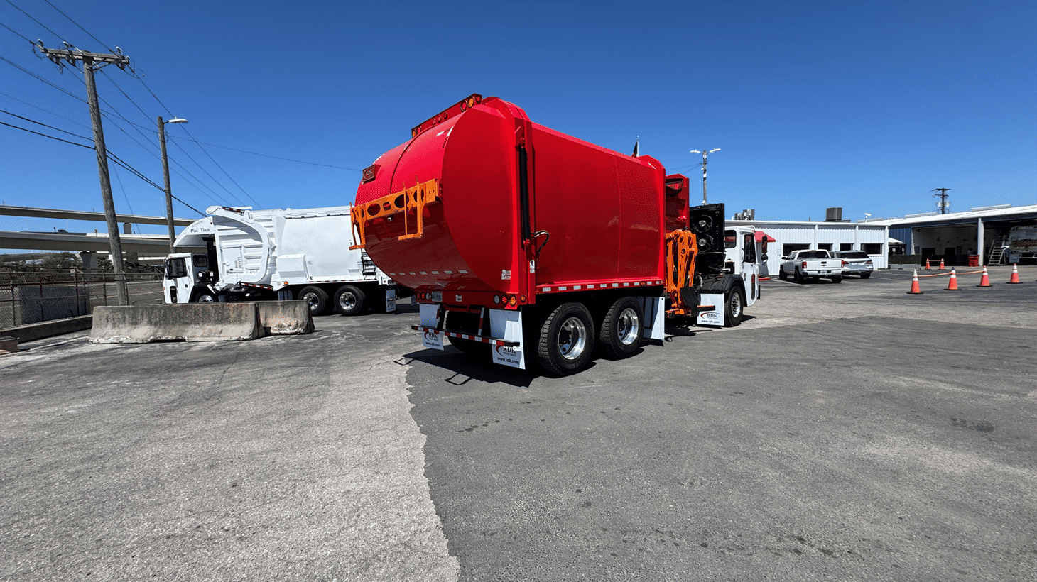 22_2024_battle_motors_side_loader_garbage_truck_108553_9