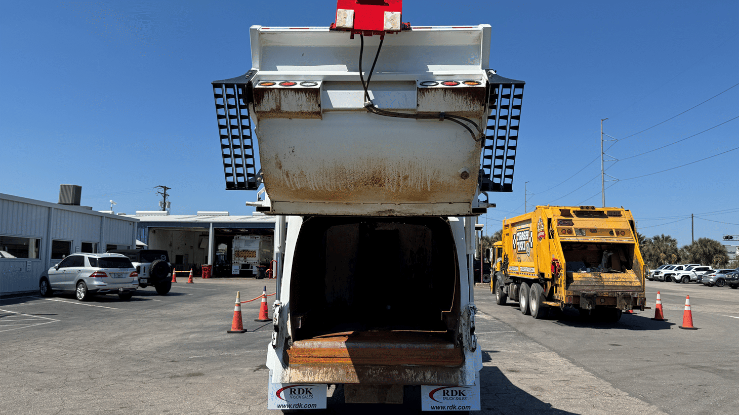 23_2022_isuzu_rear_loader_garbage_truck_108224_8