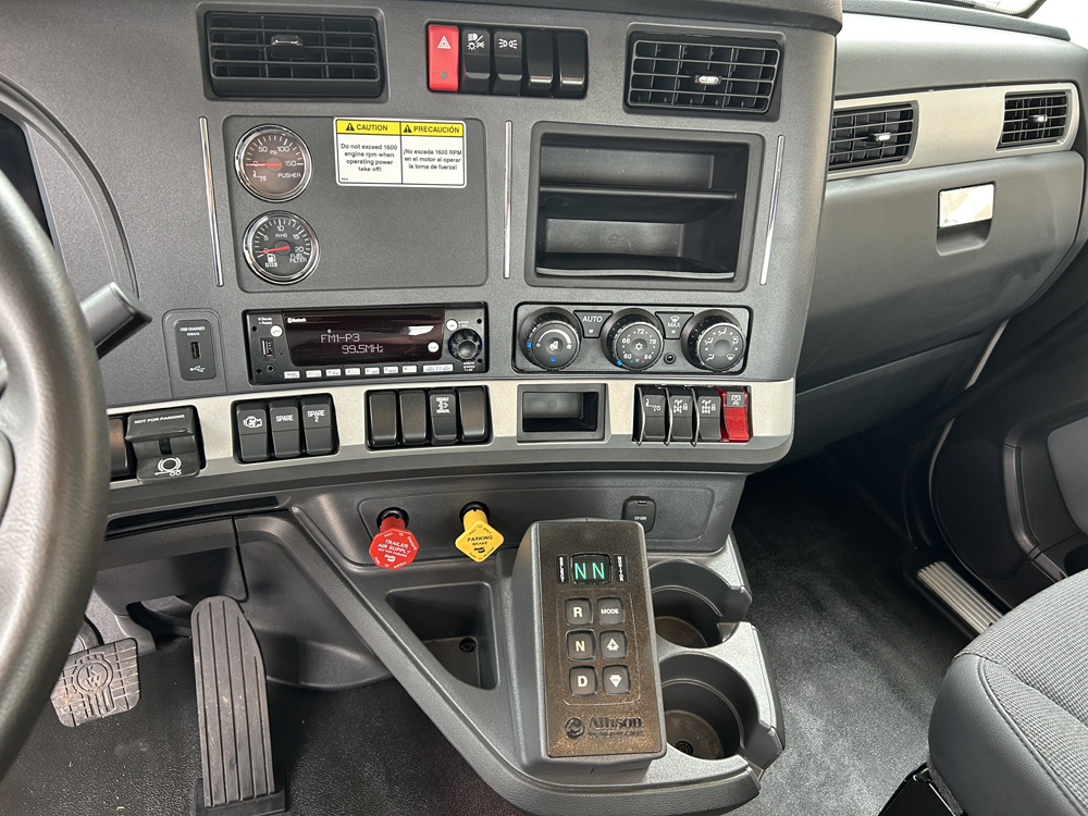 L7541 Kenworth Roll Off (11)