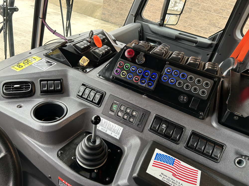 L8084 Peterbilt Front Loader (10)