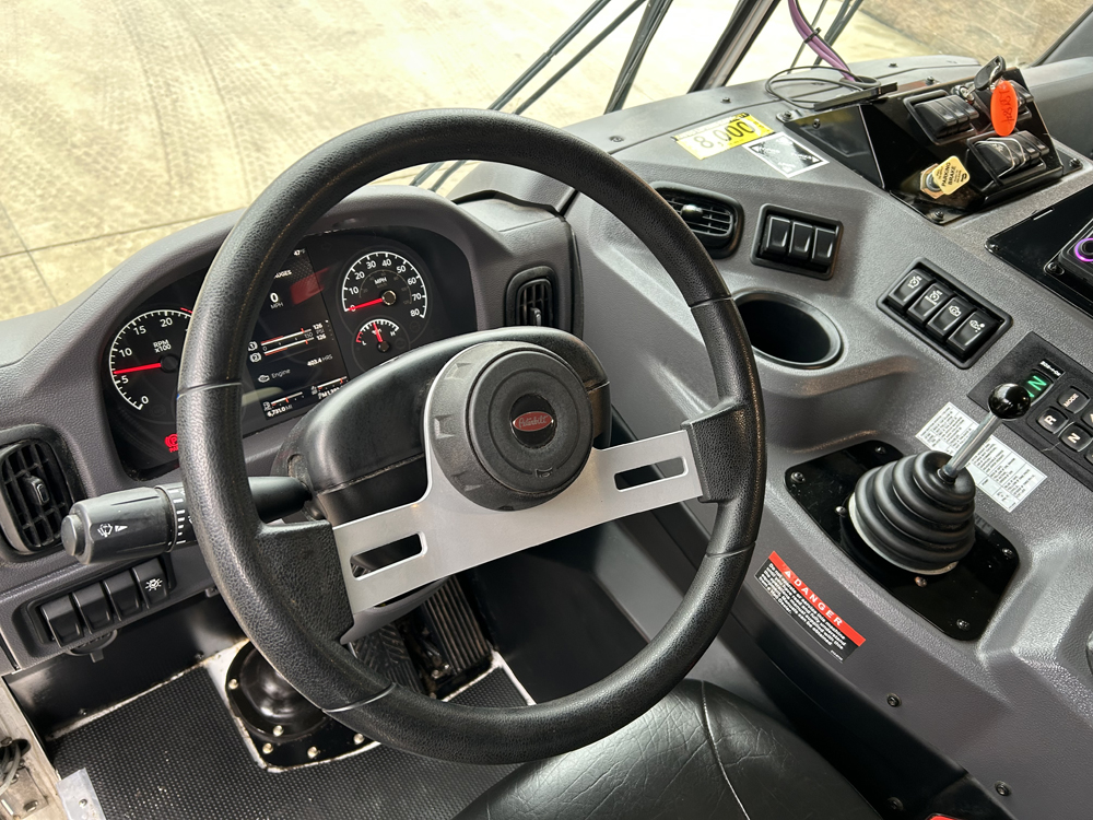 L8084 Peterbilt Front Loader (9)