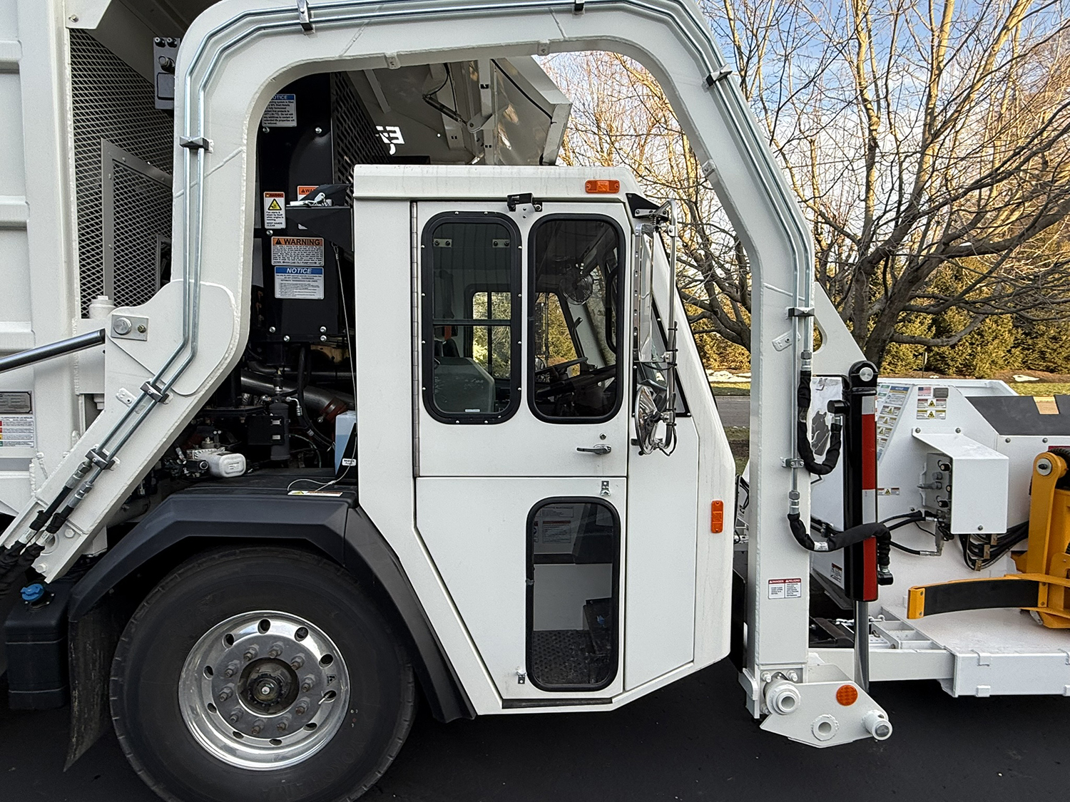 RT10124-cab-1-web