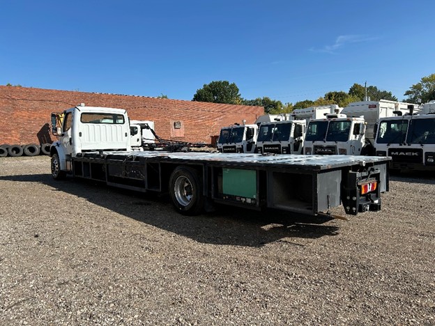 original-2018-freightliner-cab-and-chassis-35