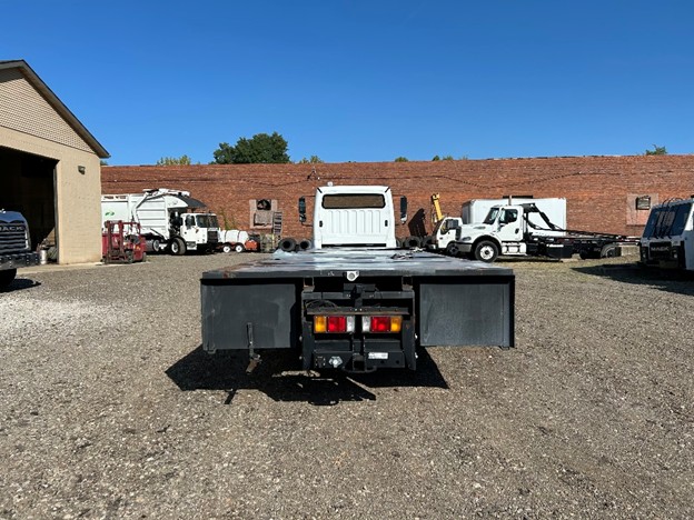 original-2018-freightliner-cab-and-chassis-37