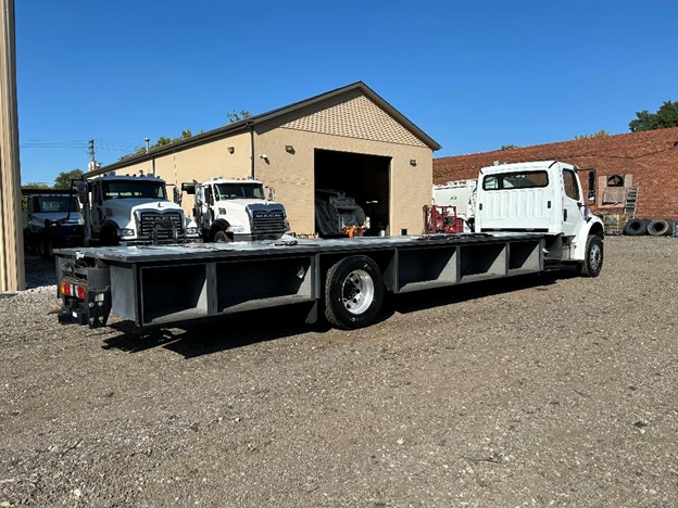 original-2018-freightliner-cab-and-chassis-38