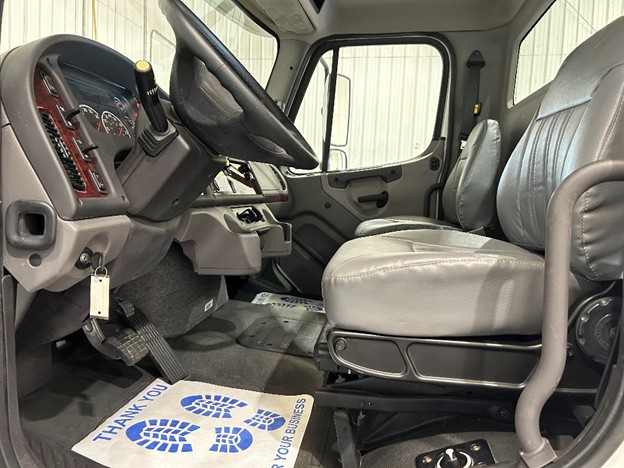 original-2018-freightliner-cab-and-chassis-40