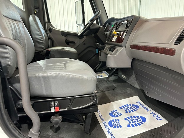 original-2018-freightliner-cab-and-chassis-46
