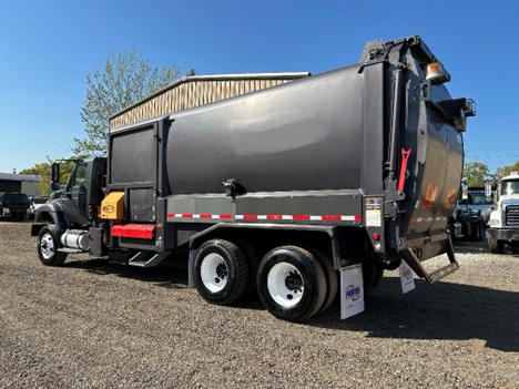 original-used-2013-international-automated-side-load-truck-31