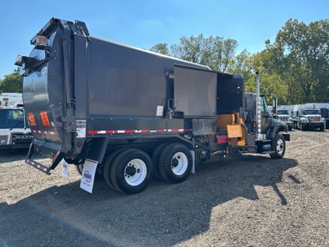 original-used-2013-international-automated-side-load-truck-33