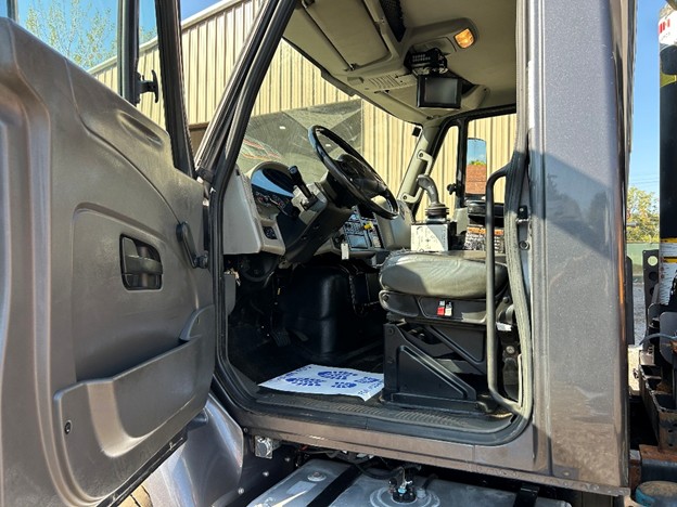 original-used-2013-international-automated-side-load-truck-34
