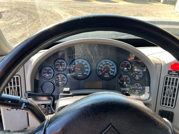 original-used-2013-international-automated-side-load-truck-36