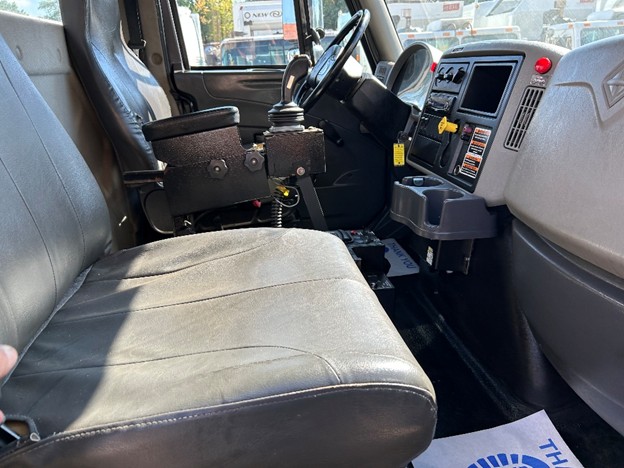 original-used-2013-international-automated-side-load-truck-40