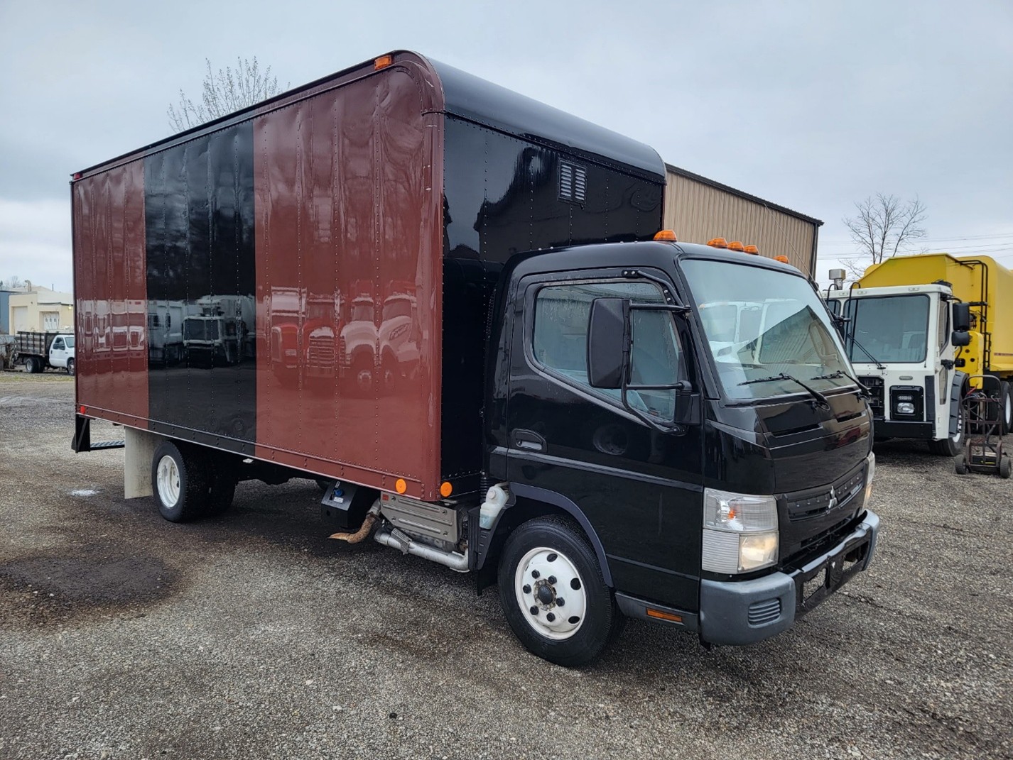 original-used-2014-mitsubishi-box-truck-31