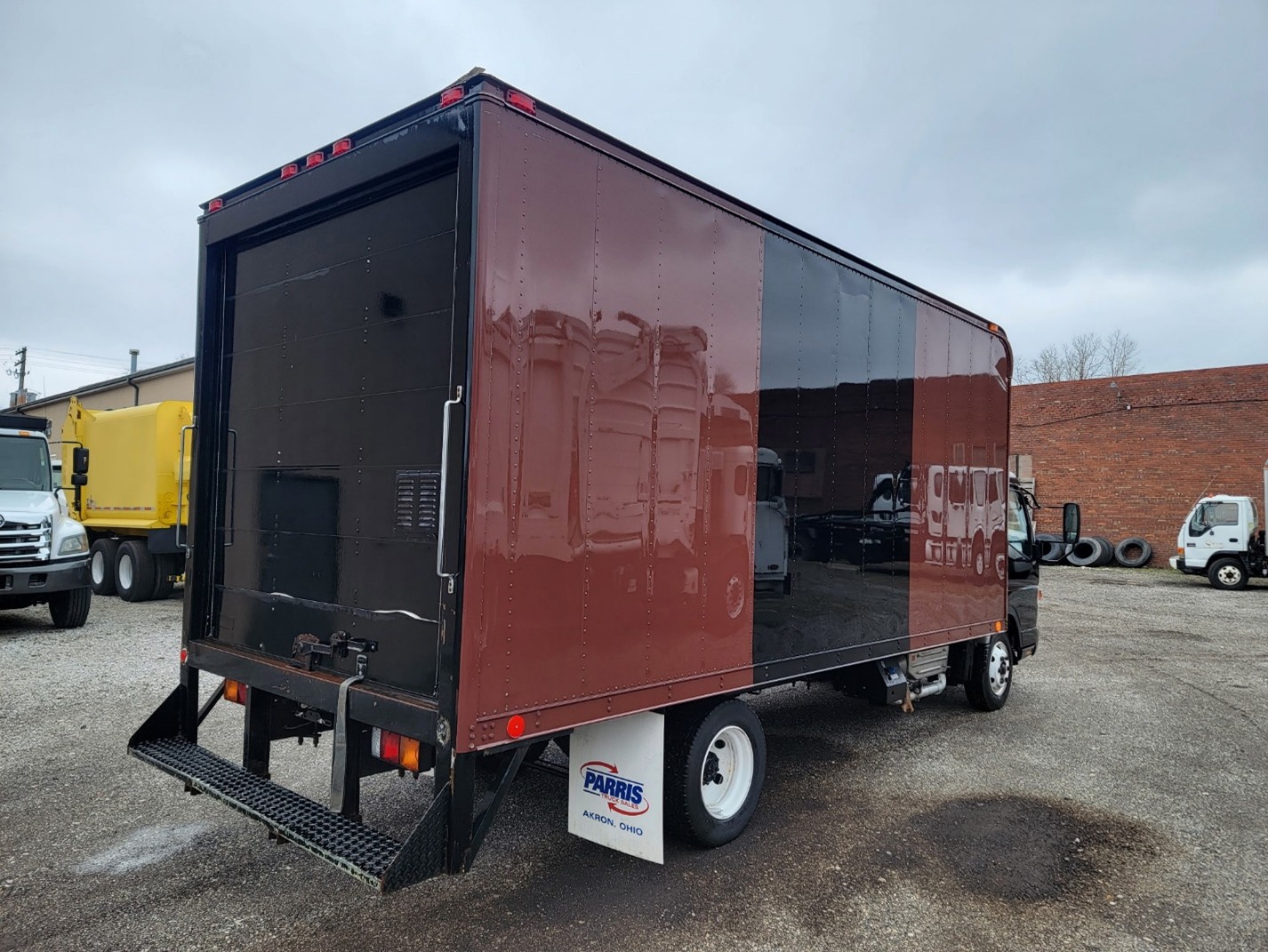 original-used-2014-mitsubishi-box-truck-32