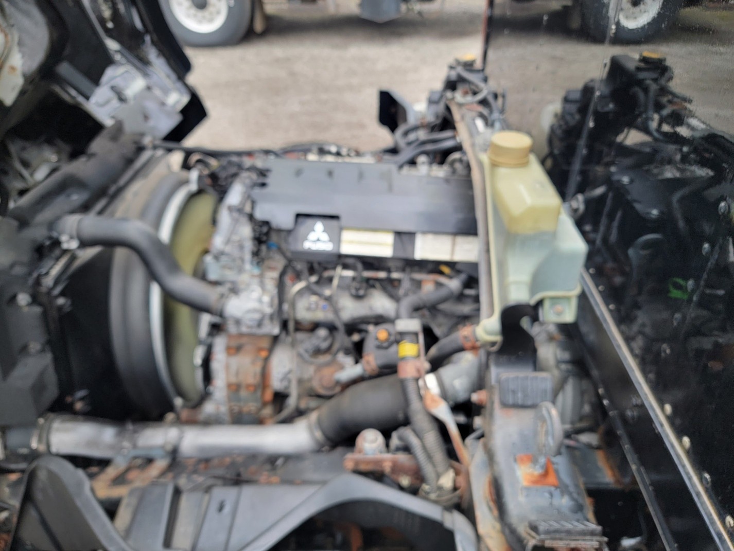 original-used-2014-mitsubishi-box-truck-35