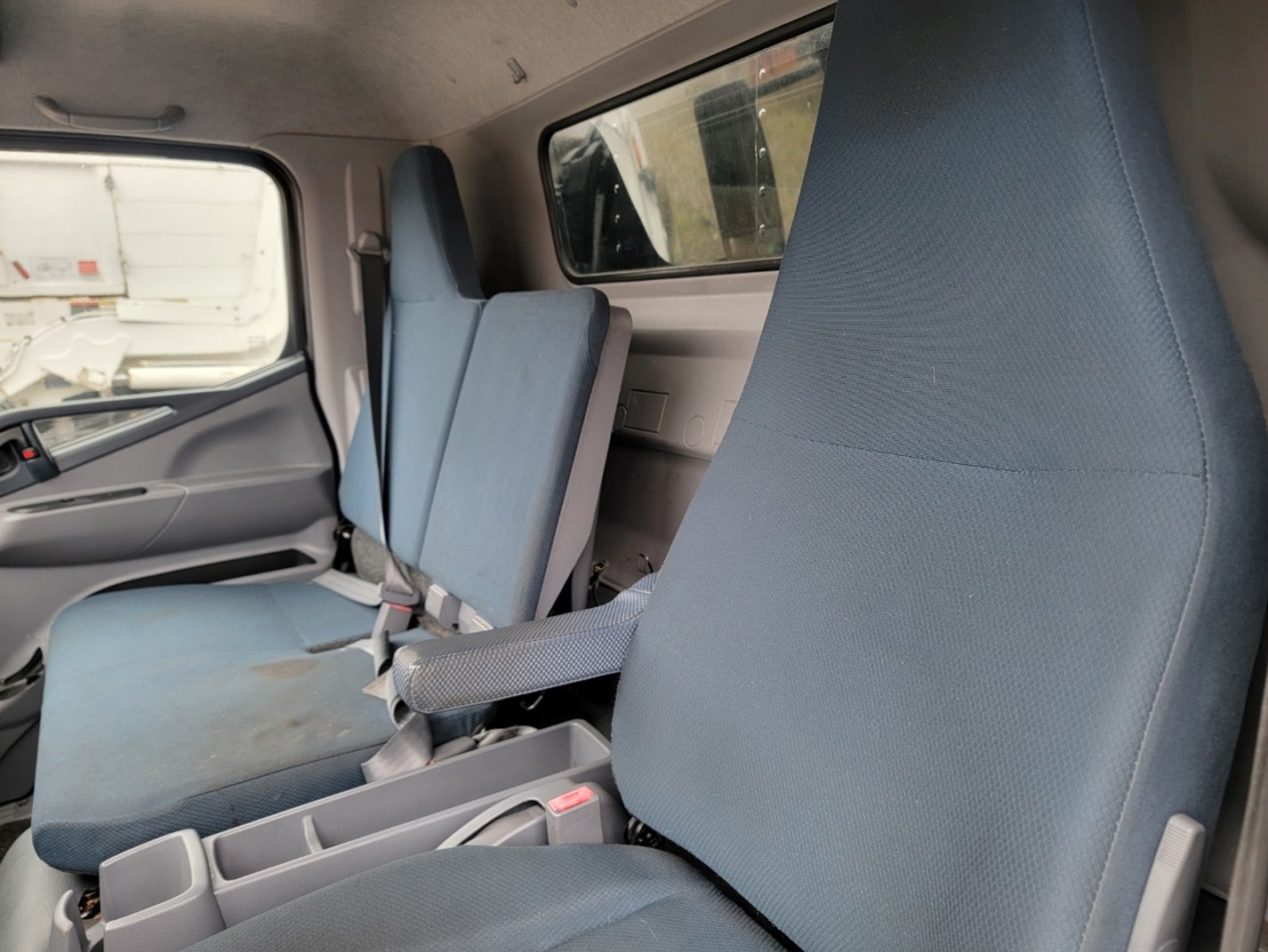 original-used-2014-mitsubishi-box-truck-37