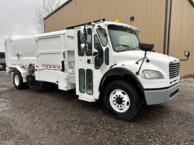 original-used-2016-freightliner-side-load-truck-19