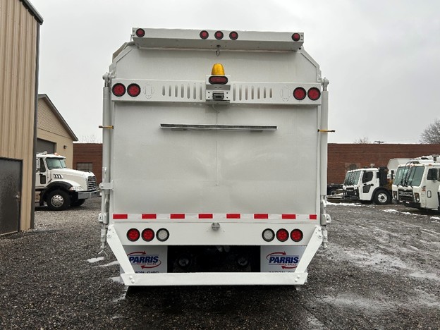 original-used-2016-freightliner-side-load-truck-21