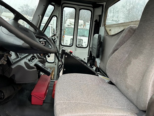 original-used-2016-freightliner-side-load-truck-27