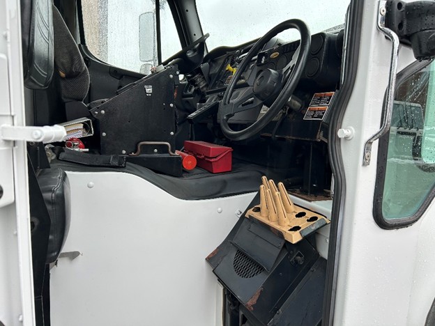 original-used-2016-freightliner-side-load-truck-31