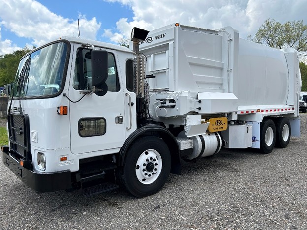 original-used-2017-autocar-automated-side-load-truck-17