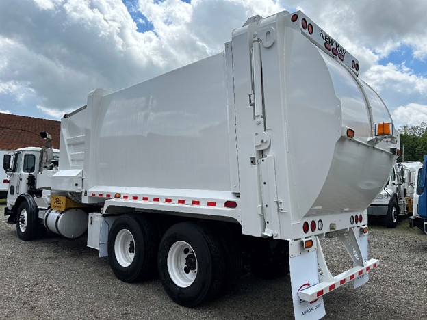 original-used-2017-autocar-automated-side-load-truck-18