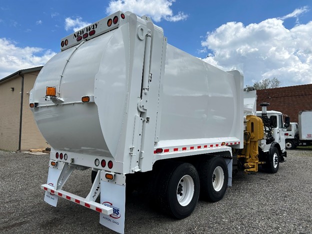 original-used-2017-autocar-automated-side-load-truck-20