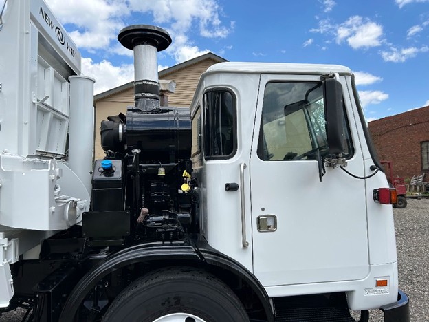 original-used-2017-autocar-automated-side-load-truck-21
