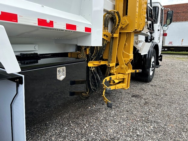 original-used-2017-autocar-automated-side-load-truck-22