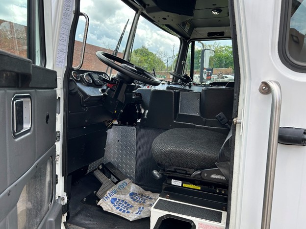 original-used-2017-autocar-automated-side-load-truck-26