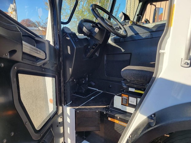 original-used-2018-mack-automated-side-load-truck-39