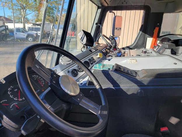 original-used-2018-mack-automated-side-load-truck-40