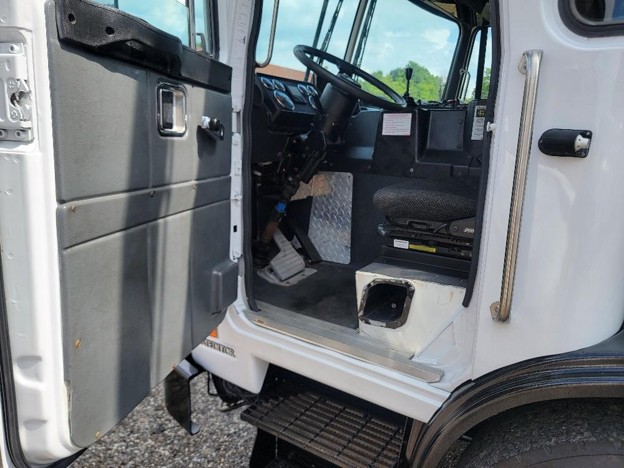 original-used-2019-autocar-front-load-truck-33