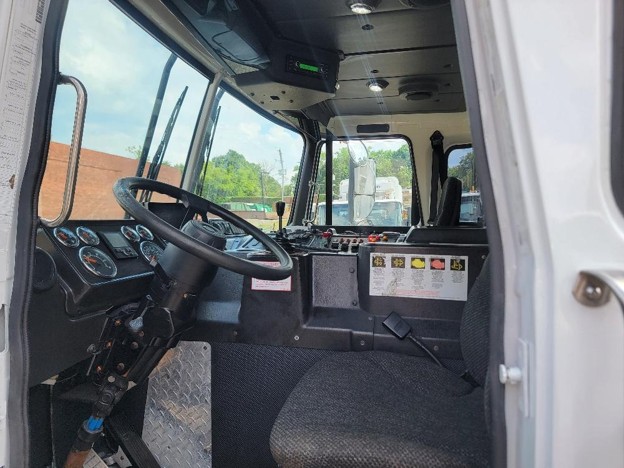 original-used-2019-autocar-front-load-truck-34