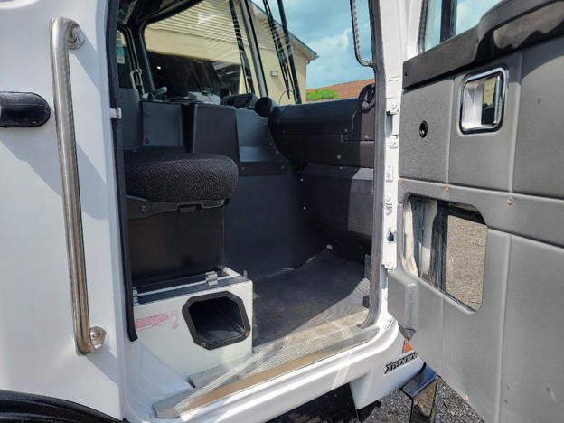 original-used-2019-autocar-front-load-truck-38