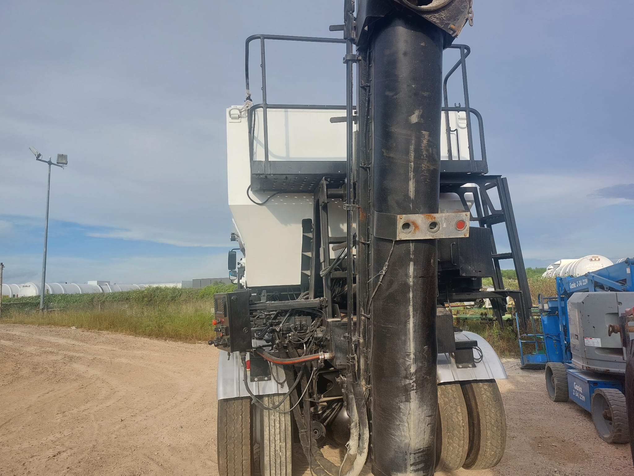 FREIGTLINER 2020 VOLUMETRIC MIXER CEMENTECH 3