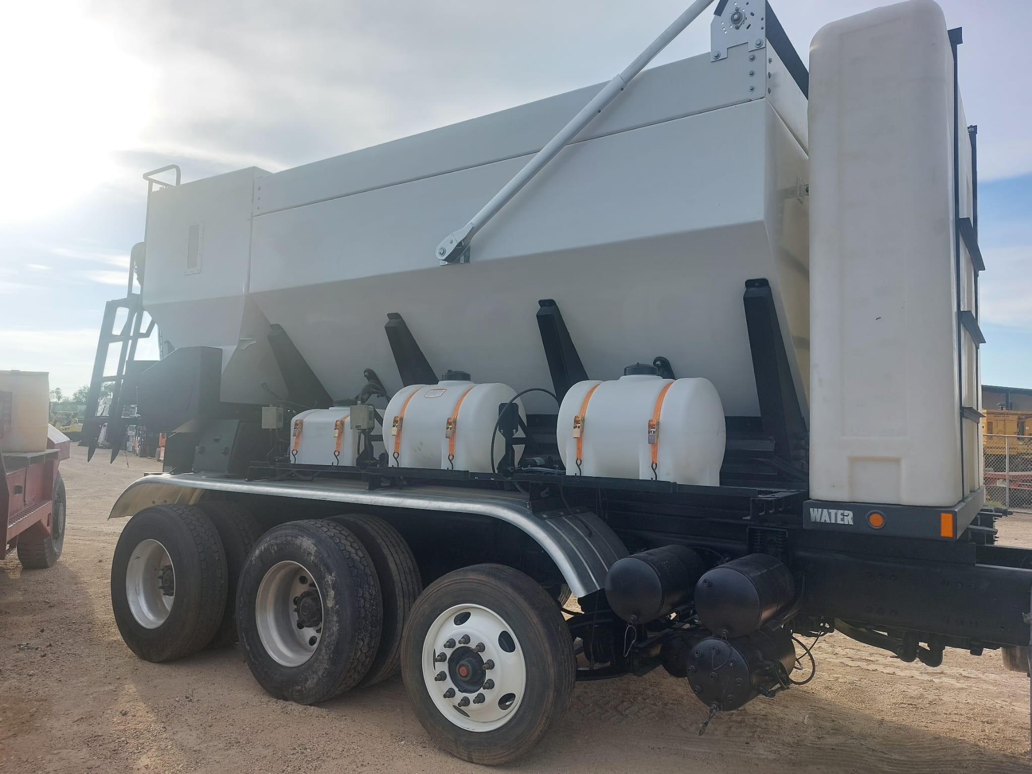FREIGTLINER 2020 VOLUMETRIC MIXER CEMENTECH 4