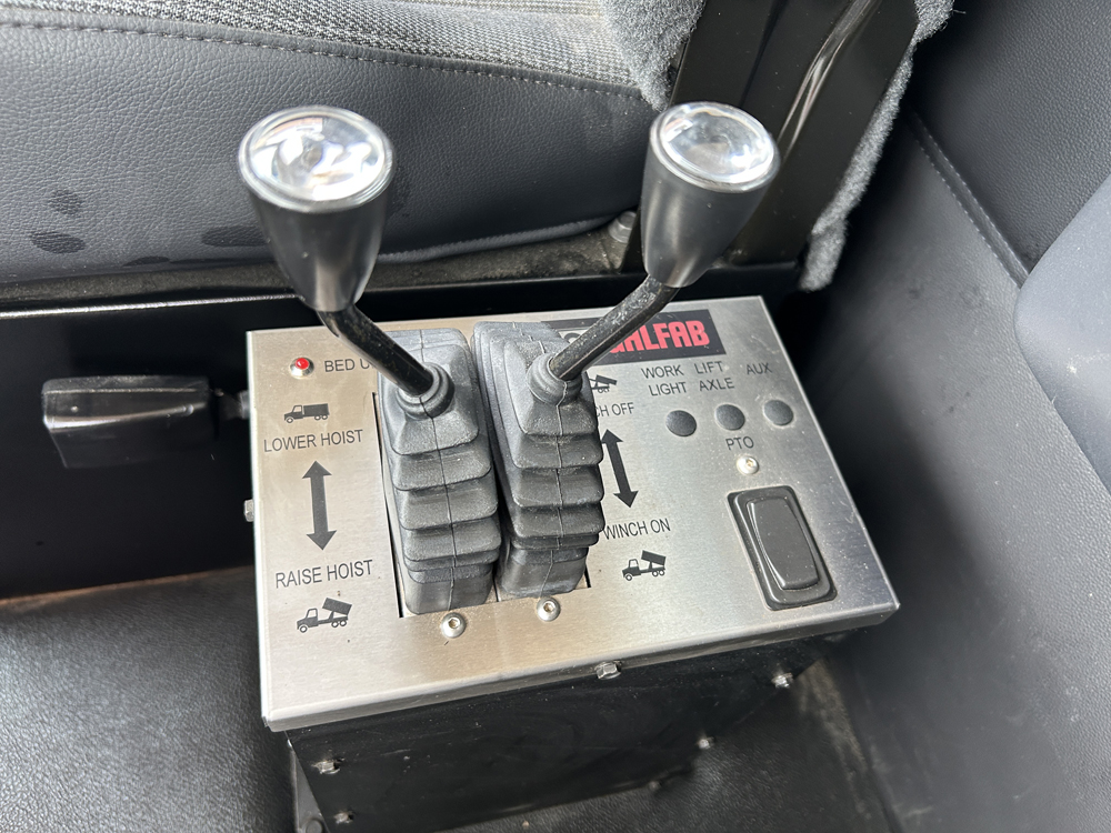 L7944 Kenworth Roll Off (13)