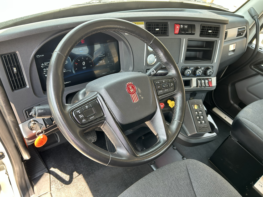 L8414 Kenworth Roll Off (11)